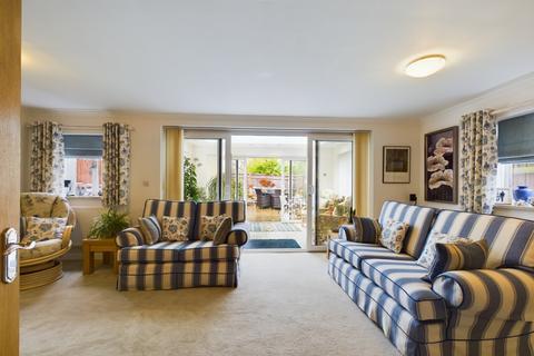 63a Bellver, Toothill, Swindon, SN5 8JY