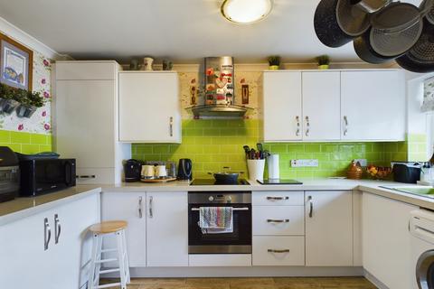 63a Bellver, Toothill, Swindon, SN5 8JY