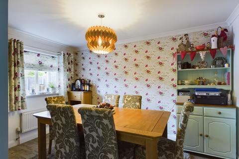63a Bellver, Toothill, Swindon, SN5 8JY