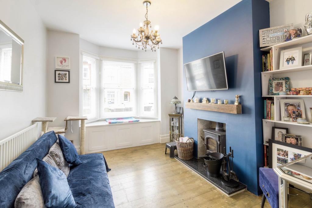 Peel Road, Milton Keynes MK12 3 bed terraced house for sale £300,000