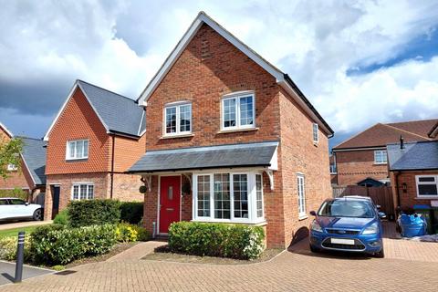 3 bedroom detached house for sale, Treachers Close, Pitstone LU7