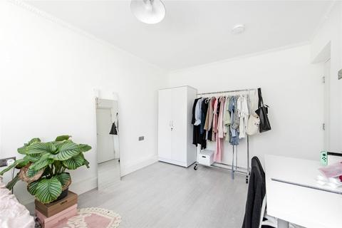 3 bedroom apartment to rent, Eric Street, London, E3