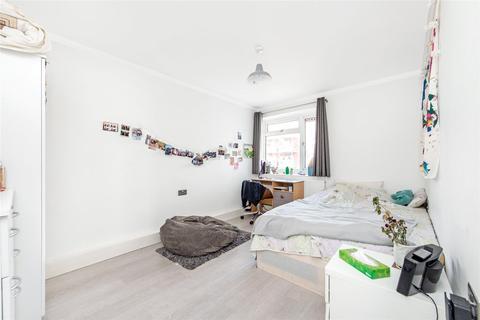 3 bedroom apartment to rent, Eric Street, London, E3