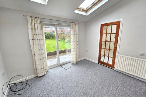 3 bedroom semi-detached house to rent, Beacon Road, Great Barr, Birmingham, West Midlands, B43