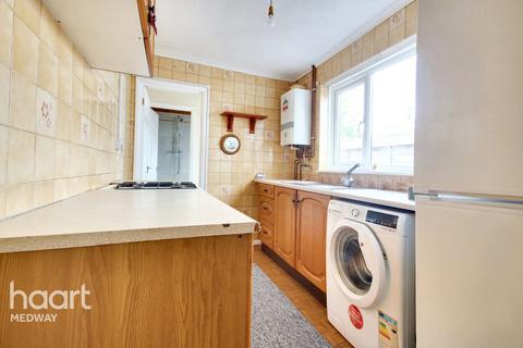 3 bedroom terraced house for sale, Roach Street, Rochester