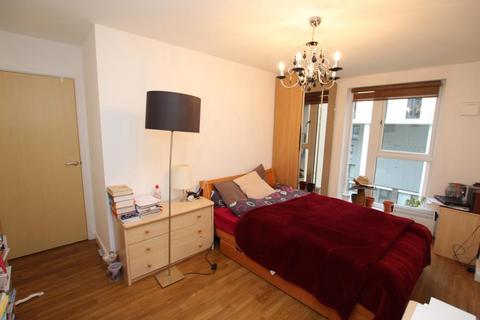 2 bedroom apartment to rent, Guildford Road, Woking GU22