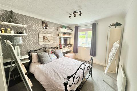 17 Badgers Close, Newhaven, BN9 9DE