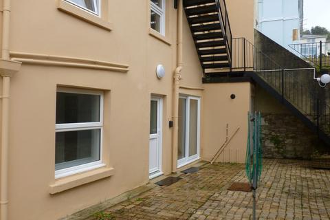 2 bedroom flat to rent, Powderham Road, Newton Abbot TQ12