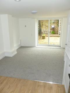 2 bedroom flat to rent, Powderham Road, Newton Abbot TQ12