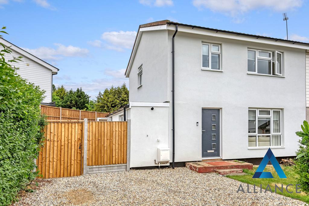 Newmans Lane, Loughton IG10 3 bed end of terrace house to rent £2,550 pcm (£588 pw)