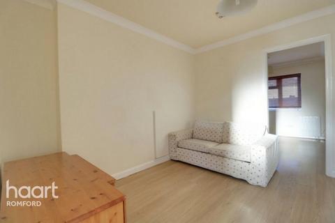 2 bedroom flat for sale, Albert Road, Romford