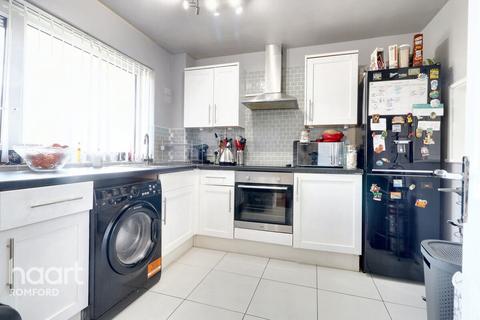 66 Turpin Avenue, Romford, RM5 2JU