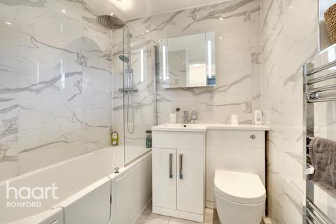 66 Turpin Avenue, Romford, RM5 2JU