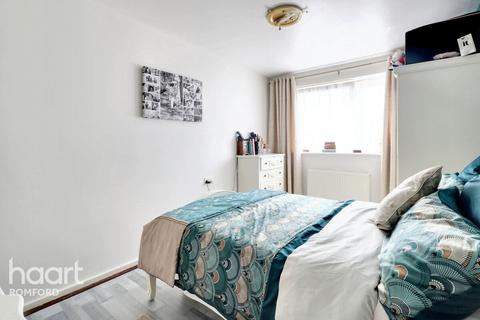 66 Turpin Avenue, Romford, RM5 2JU