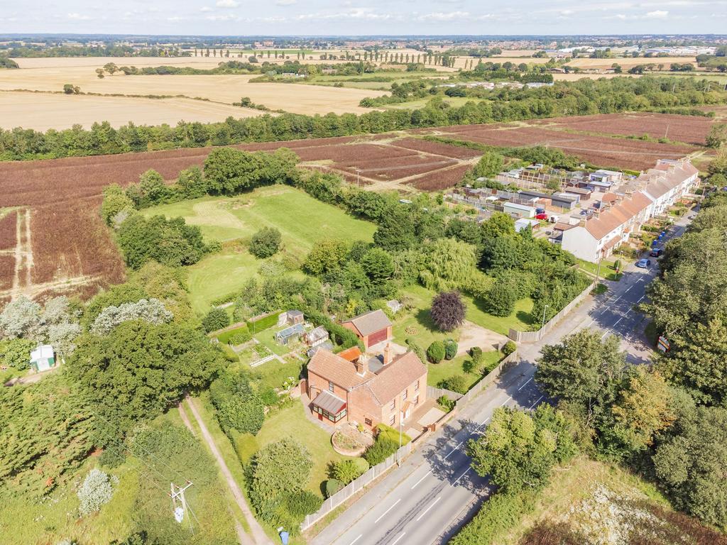 London Road, Kessingland 4 bed detached house for sale £650,000