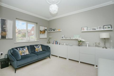 17 Churchfields, Broadstairs, CT10 3BL