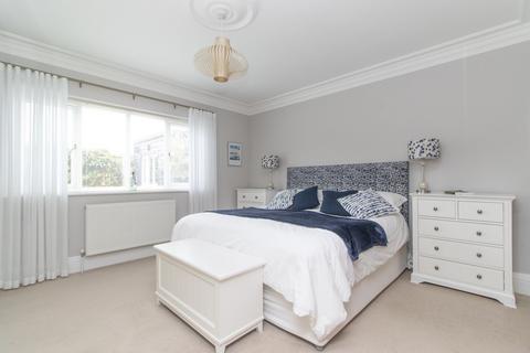 17 Churchfields, Broadstairs, CT10 3BL