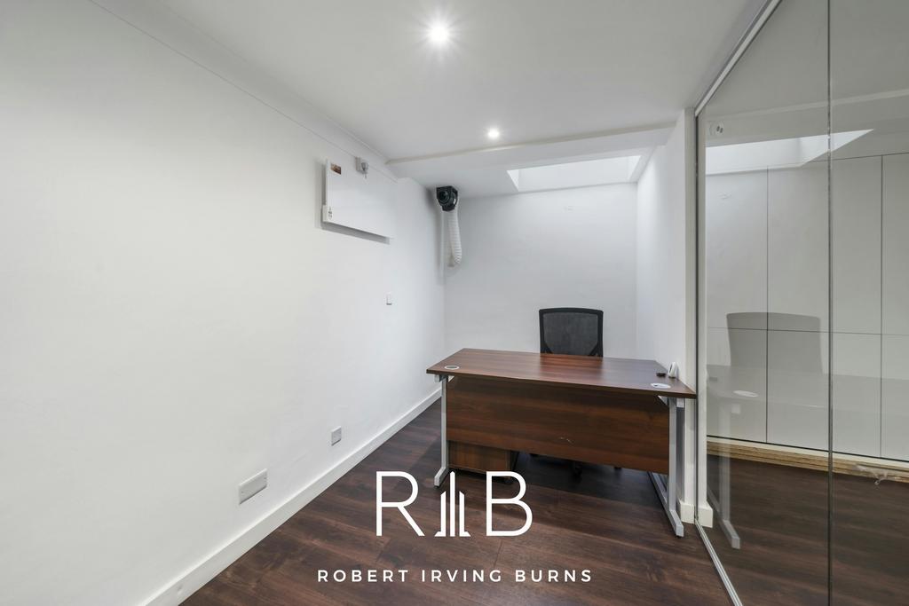 19 Douglas Street SW1 P 4 PA3.jpg