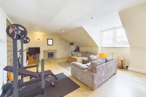 2 bedroom penthouse for sale, BEACONSFIELD COURT, ORMSKIRK, L39 4QL