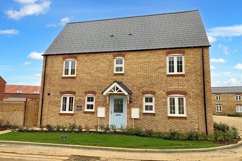 3 bedroom semi-detached house for sale, Branstons Drive, East Bergholt, Colchester