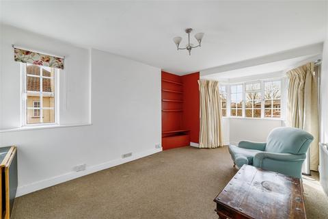 3 bedroom flat to rent, London W12
