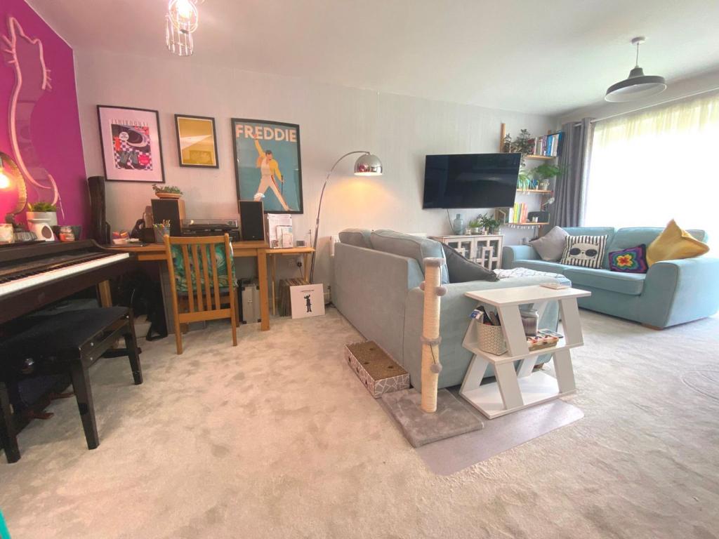 Lounge/dinging room