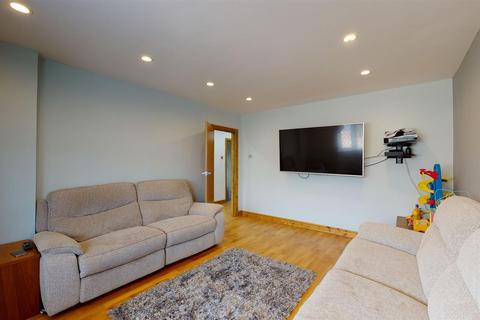 2 bedroom bungalow for sale, St. James Avenue, Broadstairs, CT10