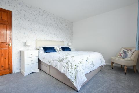 16 Marks Square, Northfleet, Gravesend, DA11 7HU