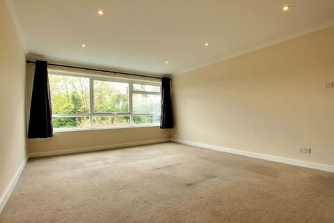 3 bedroom flat for sale, Paddockhall Road, Haywards Heath, RH16