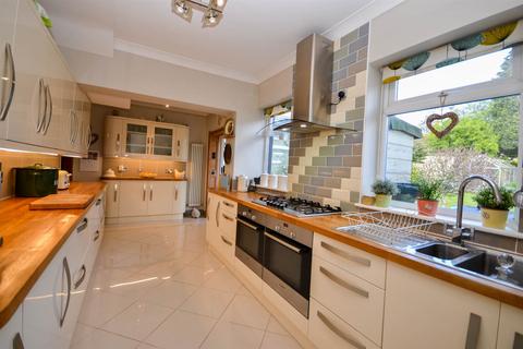4 bedroom semi-detached house for sale, Meadowfield Avenue, Gosforth
