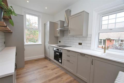 2 bedroom flat to rent, Silverdale Road, Old Town