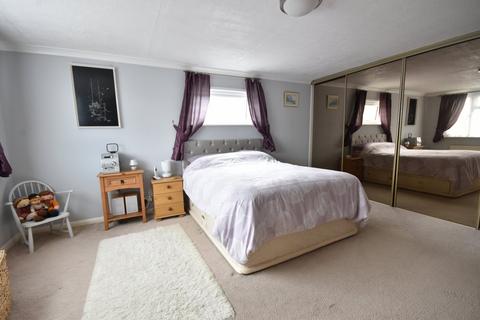 3 bedroom detached house for sale, Smallfield, Surrey, RH6