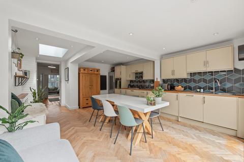 42 Clarence Crescent, Sidcup, DA14 4DF