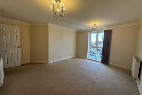 2 bedroom flat to rent, The Piazza, Eastbourne BN23