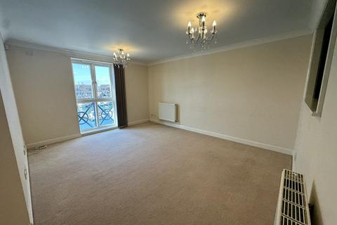 2 bedroom flat to rent, The Piazza, Eastbourne BN23