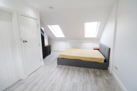 Studio to rent, Boundary Road, Colliers Wood, London, SW19