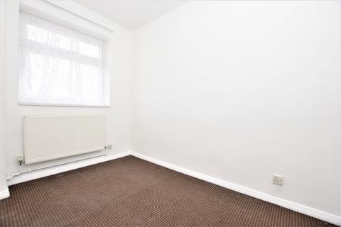 2 bedroom flat to rent, Warner Road London SE5