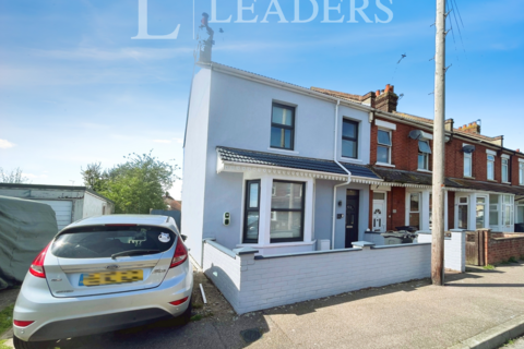 3 bedroom end of terrace house to rent, Astley Road, Clacton-on-Sea