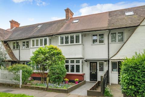 38 The Ridgeway, London, W3 8LN