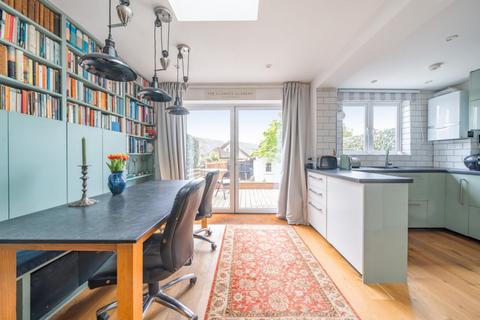 38 The Ridgeway, London, W3 8LN