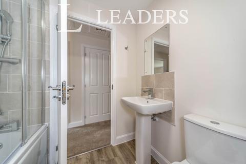 3 bedroom detached house to rent, Lakeside Drive, Bedford, MK42 6FR