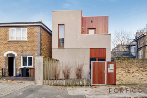 2 bedroom detached house to rent, Handley Road | Victoria Park | E9