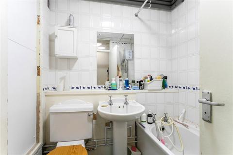 23c Petticoat Tower, London, E1 7EF