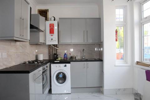 2 bedroom flat to rent, Villiers Road, Southall, Middlesex
