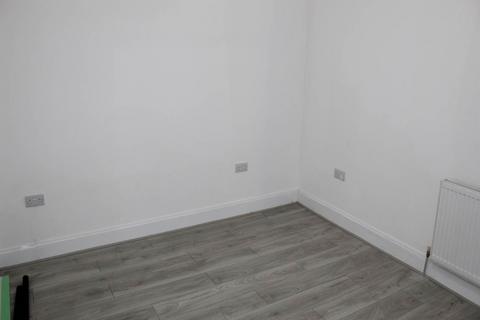 2 bedroom flat to rent, Villiers Road, Southall, Middlesex