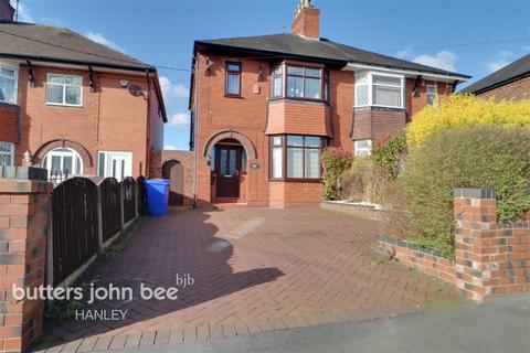 3 bedroom semi-detached house to rent, Church Avenue