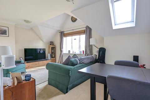 2 bedroom flat to rent, Kings Road, Shalford, Guildford, Surrey, GU4
