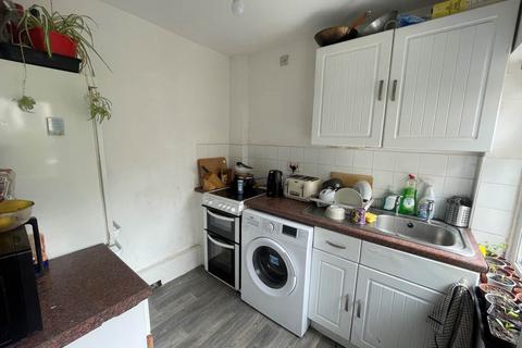 3 bedroom semi-detached house to rent, Southmead Road, Westbury On Trym, Bristol