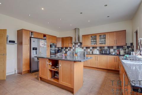 6 bedroom detached house for sale, Daisy Road, Brighouse