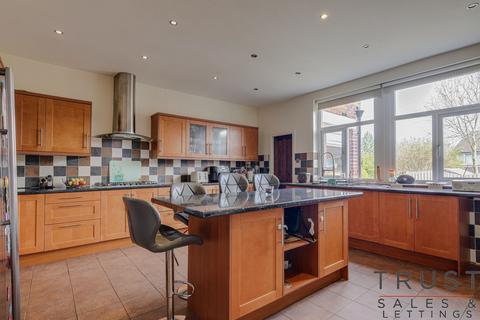 6 bedroom detached house for sale, Daisy Road, Brighouse